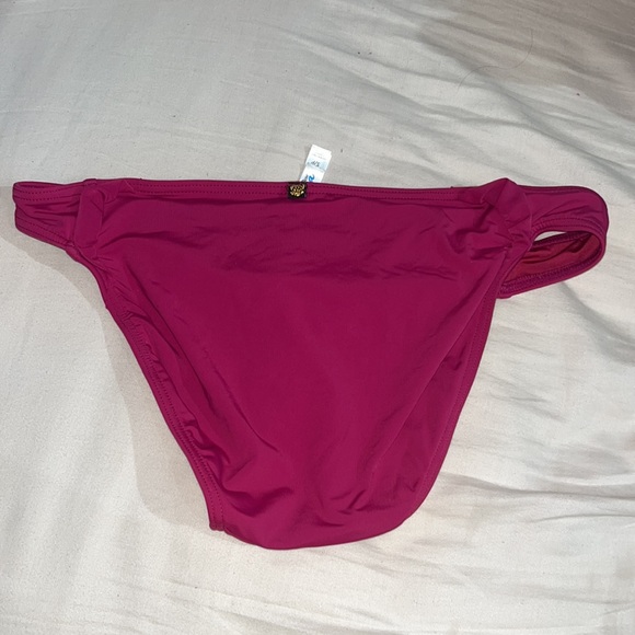 Magenta coloured bikini bottoms - Picture 3 of 4